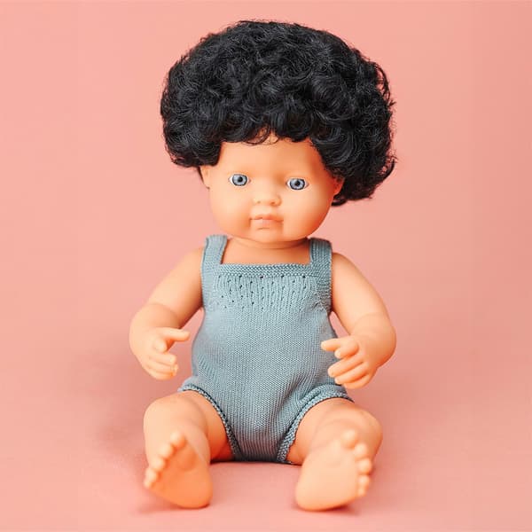 Miniland Caucasian Curly Black Hair Boy 38 Cm Colourful Docka Grå