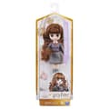 Miniatyrbild 2 av 5: Harry Potter - Hermione docka 20cm - Hogwarts uniform + trollstav - Trollkarlsvärld