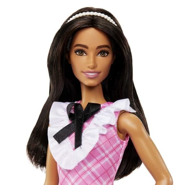 Barbie Fashionistas 209 med svart hår och rutig klänning - Docka - BARBIE - HJT06 - BARBIE DOCKA