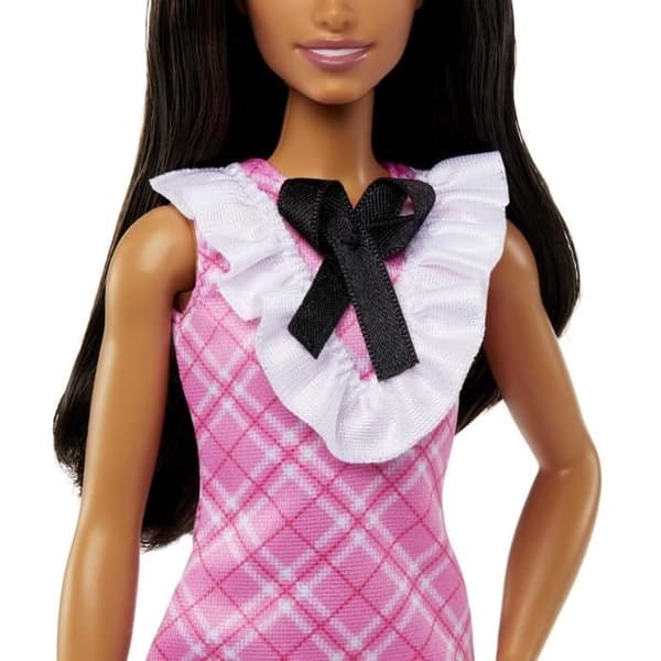 Barbie Fashionistas 209 med svart hår och rutig klänning - Docka - BARBIE - HJT06 - BARBIE DOCKA