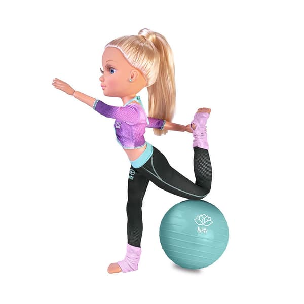 Nancy Yoga Class Dukke