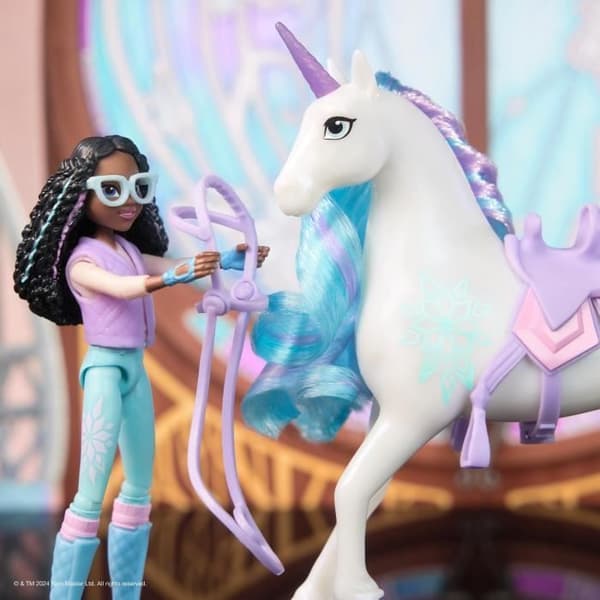 SPIN MASTER UNICORN BOX AND DOLL GLACIER OCH LAYLA Unicorn Academy
