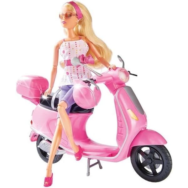 Steffi älskar sin "Chic De Ville Scooter"