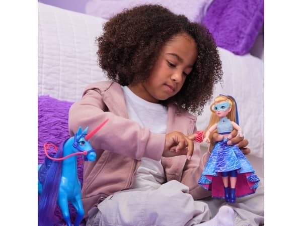 Unicorn Academy Dlx Doll Isabel Masquerade 24 cm