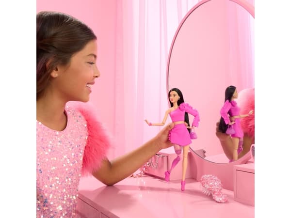 Barbie Deluxe Style Rose Asian