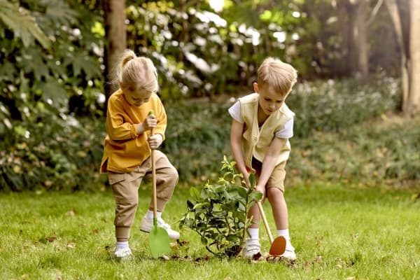 Hape Pointed Garden Shovel