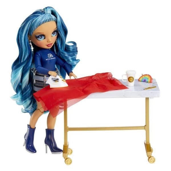 Rainbow High - Fashion Studio Couture Lekset - Poserbar Skyler Bradshaw Doll + tyger och sömnadstillbehör