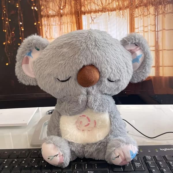Makea hengittävä valoisa musikaalinen koala eläin - rauhoittava nukkuva nukke vauvoille - vaaleanpunainen