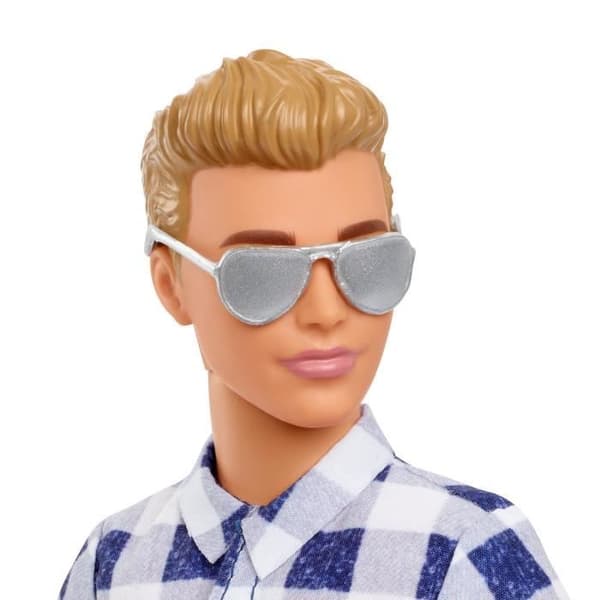 Barbie Ken Campingdocka - 3 år och uppåt - Rutig skjorta, jeans, ett par tennisskor - 6 tillbehör ingår