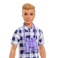 Miniatyrbild 4 av 6: Barbie Ken Campingdocka - 3 år och uppåt - Rutig skjorta, jeans, ett par tennisskor - 6 tillbehör ingår