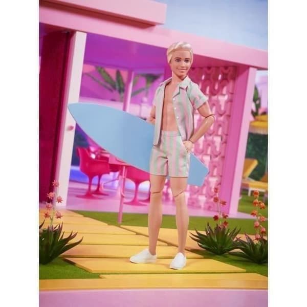 Barbie The Movie Ken® Doll med Collectible Randig Beach Set HPJ97
