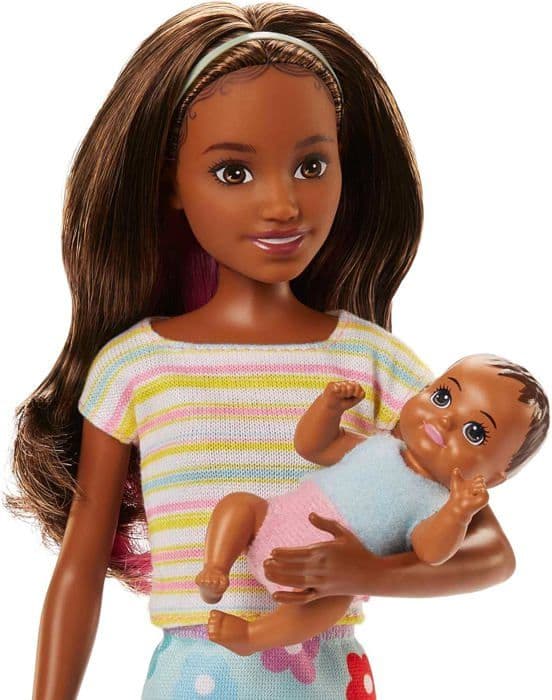 Barbie Skipper Babysitter Brown Dock Set, med babyfigur och 5 tillbehör