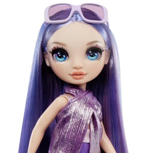 Rainbow High Swim & Style - Ledad modedocka 27 cm - Violet (Violet) - Baddräkt + Pareo - från 4 år