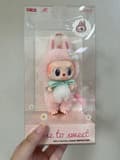 Miniatyrbild 6 av 8: Mokoko 1:a vårblomma Sweetheart Rosa Labubu Vinyldocka Kawaii Ryggsäck Hänge Dekoration Docka Nöjespark Begränsad upplaga