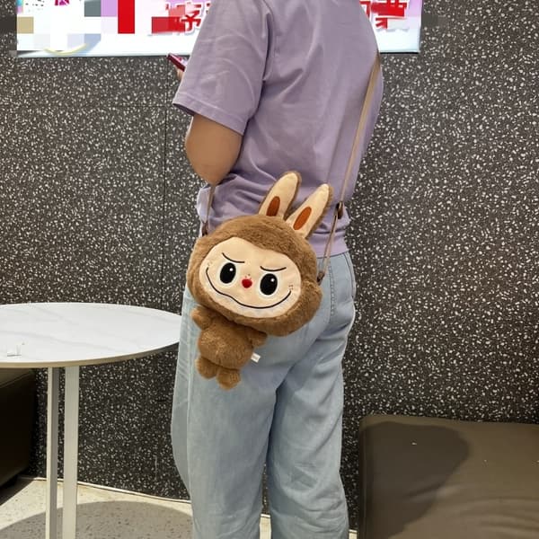 2025 Labubu Shouderväska Söt tecknad docka Ryggsäck Ny student Crossbody-väskor The Monsters Outdoor Travel Bag Toy