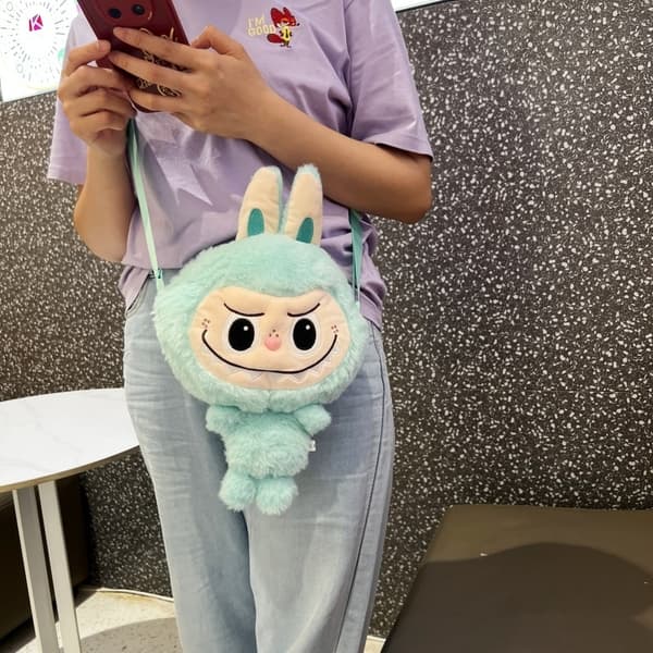 2025 Labubu Shouderväska Söt tecknad docka Ryggsäck Ny student Crossbody-väskor The Monsters Outdoor Travel Bag Toy