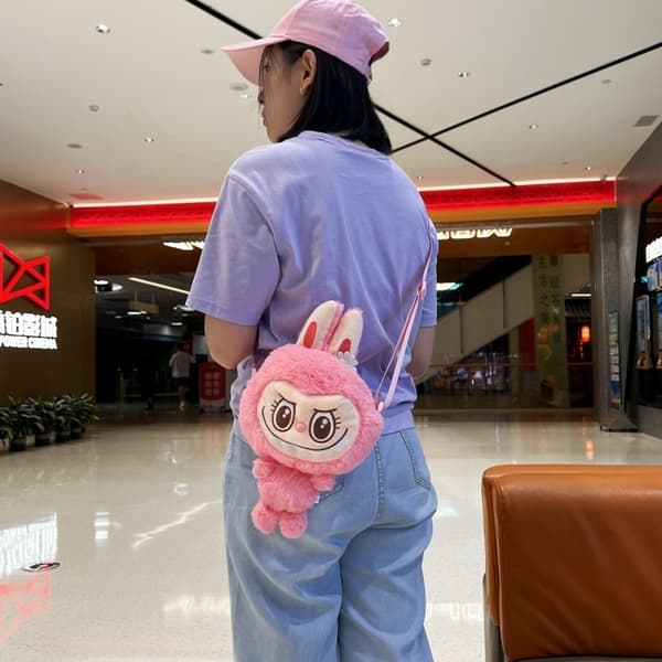 2025 Labubu Shouderväska Söt tecknad docka Ryggsäck Ny student Crossbody-väskor The Monsters Outdoor Travel Bag Toy