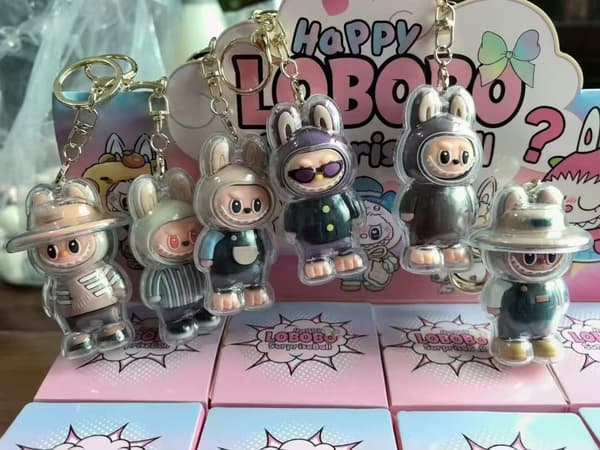 Ny Labubu Nyckelring Blind Box Leksaker Ryggsäckshänge med skyddsfodral Blind Box Hot Kawaii Cartoon Bag Mystery Box Barnleksaker