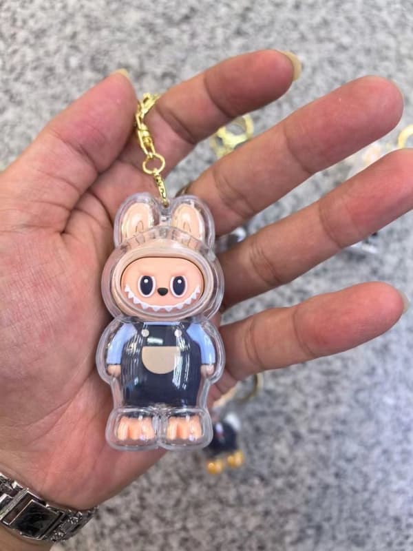 Ny Labubu Nyckelring Blind Box Leksaker Ryggsäckshänge med skyddsfodral Blind Box Hot Kawaii Cartoon Bag Mystery Box Barnleksaker