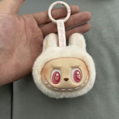 Ny Labubu Blind Box Vinyl Plysch Huvud Nyckelring Hänge Söt Monster Plysch Doll Bag Mode Hänge Födelsedagspresent Modell Barnleksak