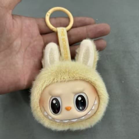 Ny Labubu Blind Box Vinyl Plysch Huvud Nyckelring Hänge Söt Monster Plysch Doll Bag Mode Hänge Födelsedagspresent Modell Barnleksak