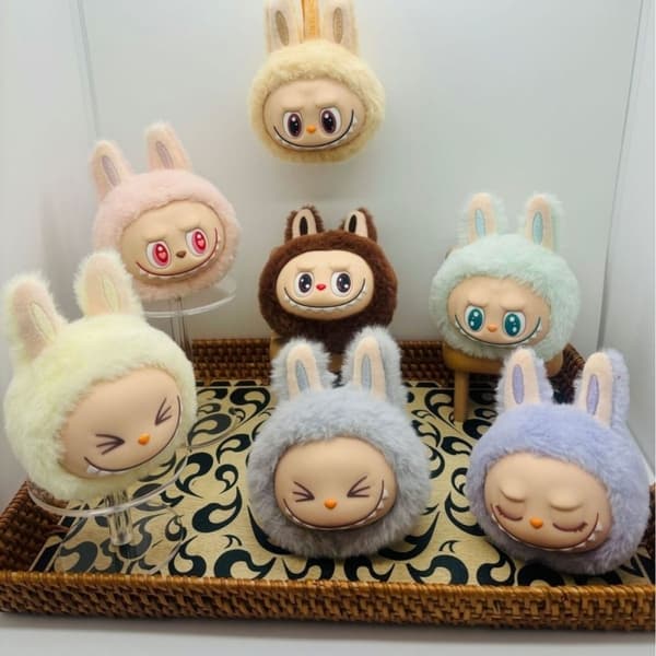 Ny Labubu Blind Box Vinyl Plysch Huvud Nyckelring Hänge Söt Monster Plysch Doll Bag Mode Hänge Födelsedagspresent Modell Barnleksak