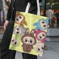 Miniatyrbillede 3 af 11: Lisa Same Labubu Lærredstaske Kvinde Sød tegneserie Shopping Håndtaske Casual Student Skuldertaske The Monsters Crossbody Tasker