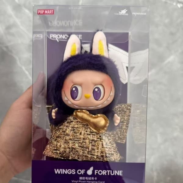 Het hög kvalitet Labubu Angel zimomo themonsters tecknad söt anime actionfigurer skrivbordsdekorationer Julklappar