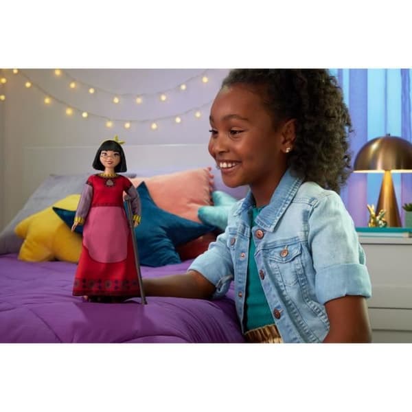 Disney Modedocka - MATTEL - D-XIN DOLL - Röd Klänning - 7 Ledpunkter