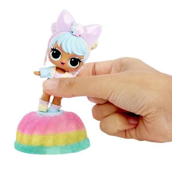 LOL Överraskning Blanda & Gör Födelsedagstårta - Minidocka 7,5 cm, Tårtformad Klänning - Gör & Dekorera - Slumpmässig Modell