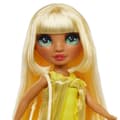 Miniatyrbild 4 av 6: Rainbow High Swim & Style - Ledad Modedocka 27 cm - Sunny (Gul) - Baddräkt + Pareo - från 4 år