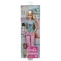 Miniatyrbild 5 av 5: BARBIE agerar sjuksköterska