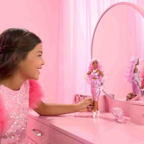 Barbie-Deluxe Stil-Barbie-Docka Med Blank Rosa Klänning HYV25