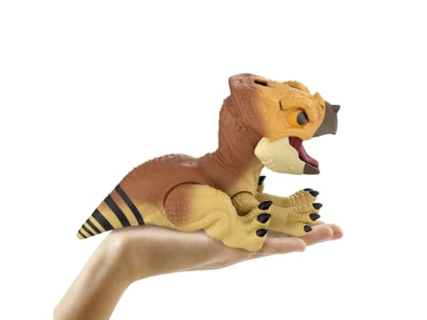 Jurassic World Rebirth Tame 'n Train Dolores