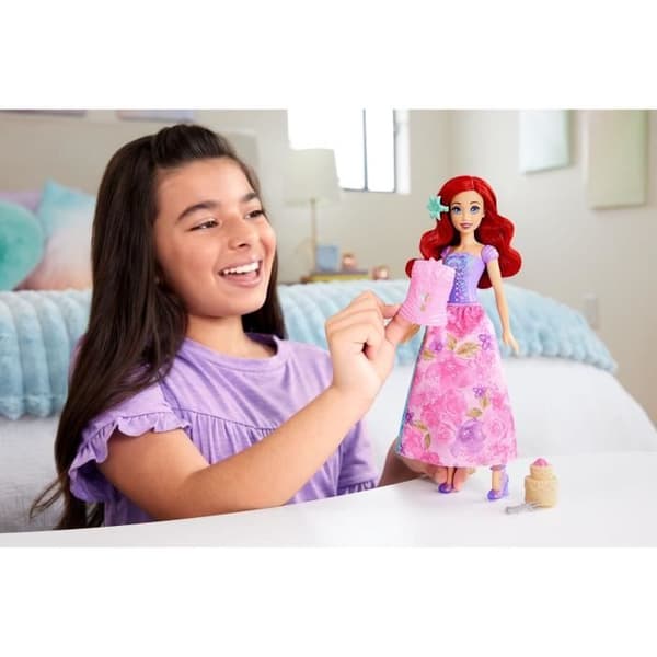 Snurra och avslöja Ariel Mattel Disney Princess-docka med 11 överraskningar HTV88