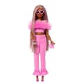 Miniatyrbild 5 av 6: Barbie Deluxe-docka med mjukrosa tygjumpsuit - Ålder 4+ - HYV28