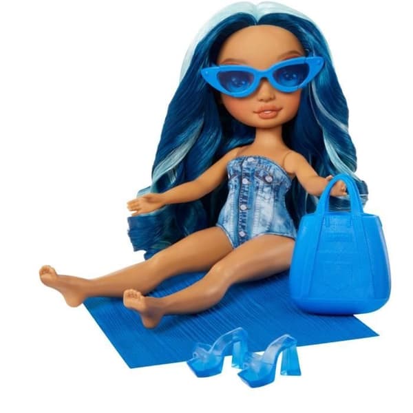 Rainbow High Swim & Style - 27 cm Tornet Modedukke - Skyler (Blå) - Badedragt + Sarong - Alder 4+