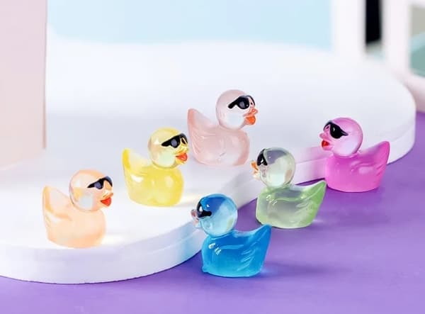 Uusi 100 kpl mini ducks with glasses pieniä valaisevia ankkoja lasikoristeen kanssa, realistinen muoto, kestävä hartsi,