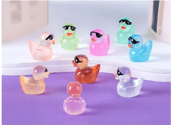 Uusi 100 kpl mini ducks with glasses pieniä valaisevia ankkoja lasikoristeen kanssa, realistinen muoto, kestävä hartsi,