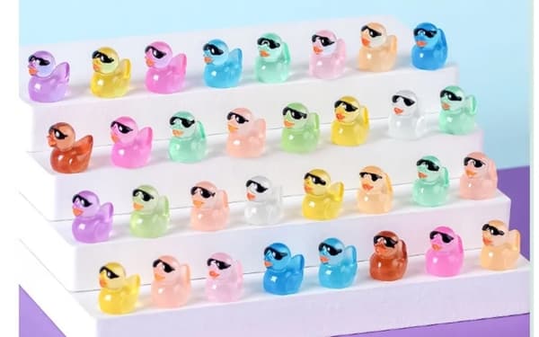 Uusi 100 kpl mini ducks with glasses pieniä valaisevia ankkoja lasikoristeen kanssa, realistinen muoto, kestävä hartsi,