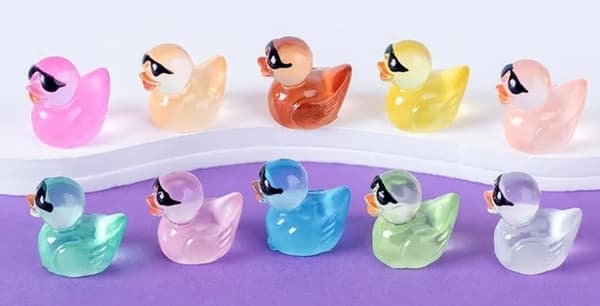 Uusi 100 kpl mini ducks with glitter pieniä valaisevia ankkoja lasikoristeen kanssa, realistinen muoto, kestävä hartsi,