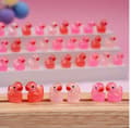 Miniatyrbillede 3 af 7: Nye 100 stk. små ænder pink style, dekorationssæt, realistisk form, holdbar harpiks, yndige ænder til jul, fødselsdagsfest, børnedag