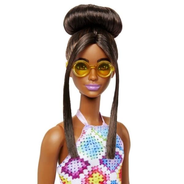 Barbie Fashionistas 210 med bulle och virkad klänning utan rygg - Modedocka -BARBIE - HJT07 - BARBIE FASHION DOLL