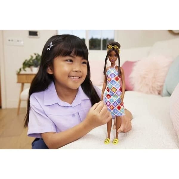 Barbie Fashionistas 210 med bulle och virkad klänning utan rygg - Modedocka -BARBIE - HJT07 - BARBIE FASHION DOLL