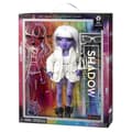Miniatyrbild 3 av 4: Rainbow High S3 Shadow High - 27 cm Dia Mante Doll (lila) - 1 outfit + tillbehör och dockställ