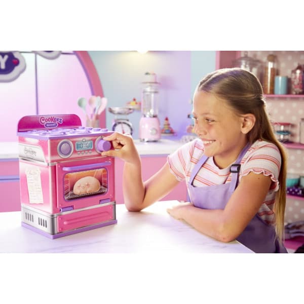 Cookeez Makery - pizzabageovn og mysterieplushie, kanel.
