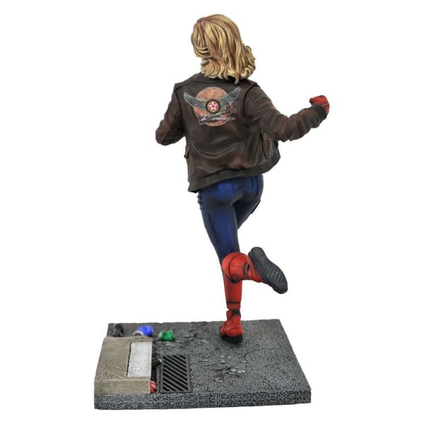 Marvel Kaptajn Marvel Diamond Select 28 Cm Flerfarvet