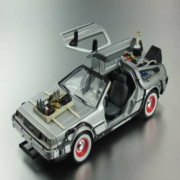 Welly Takaisin Tulevaisuuteen Replikoauto Delorean 3 1/24 Monivärinen