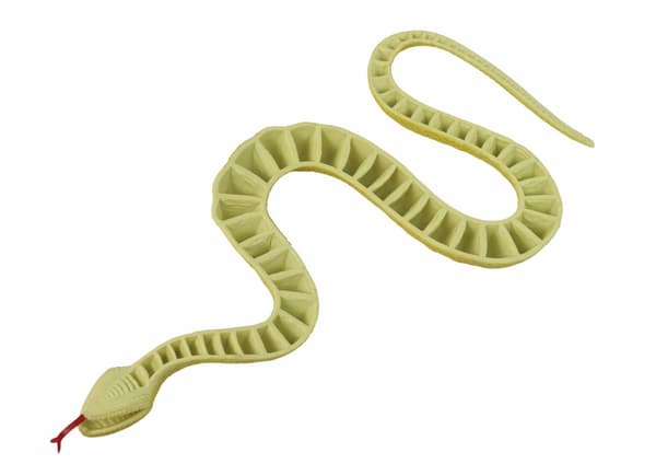 Artificiell gummi Snake Gul med röda fläckar Strukturell