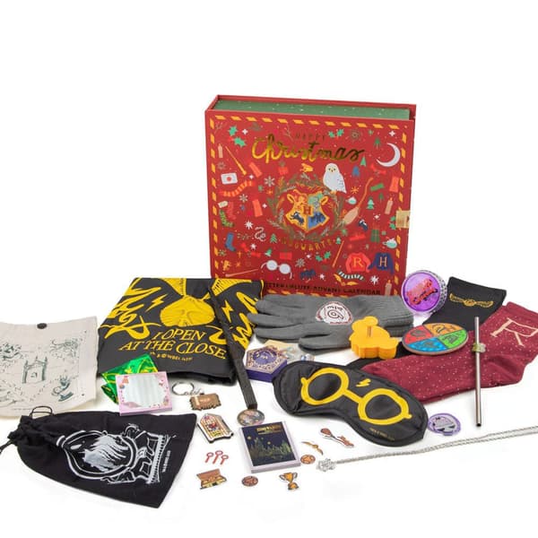 Cinereplicas Harry Potterin Taianomaisen Maailman Deluxe-joulukalenteri 2023